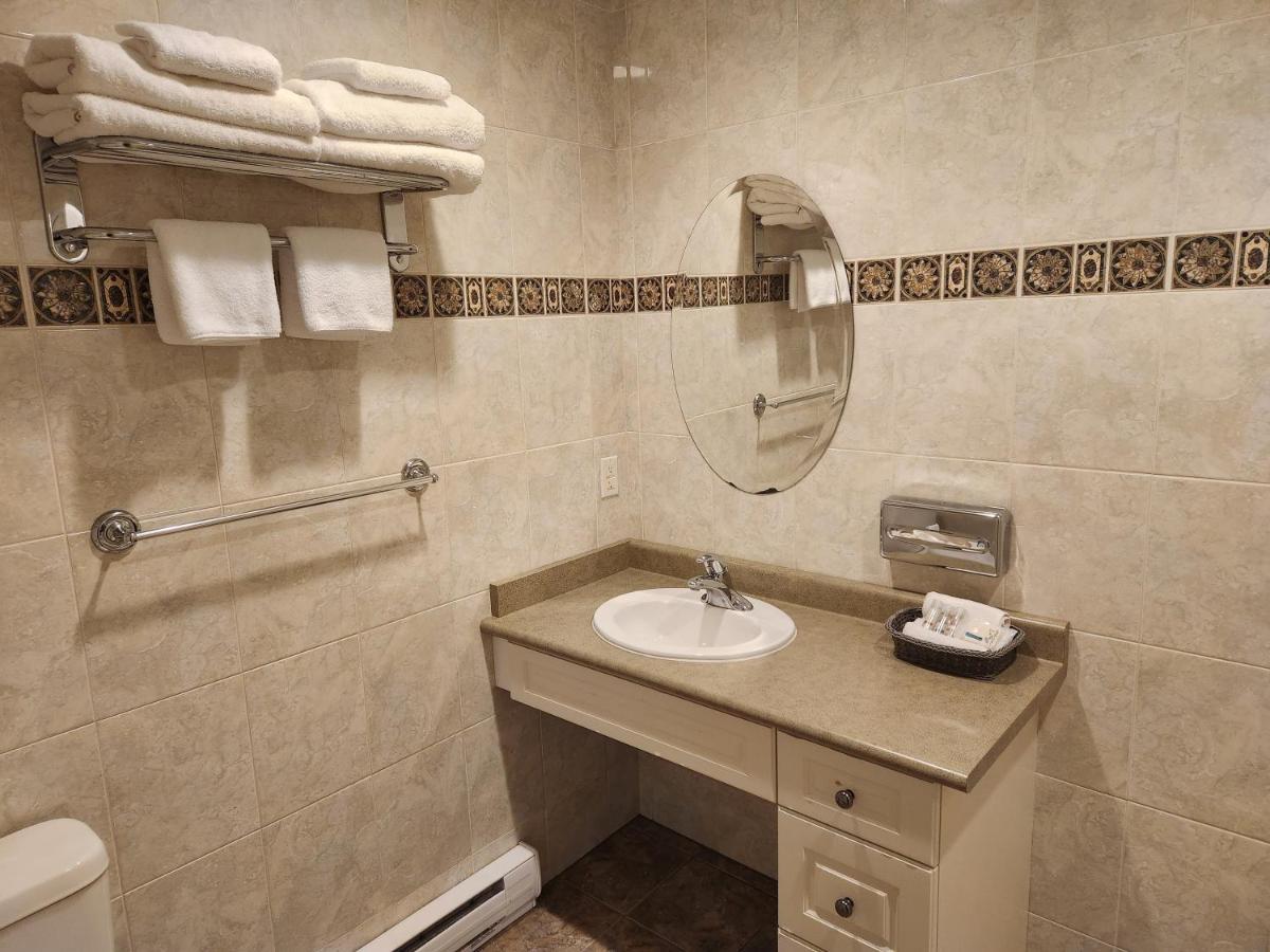 Sunshine Coast Resort Madeira Park المظهر الخارجي الصورة